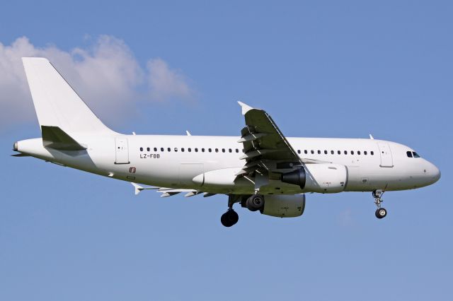 Airbus A319 (LZ-FBB)