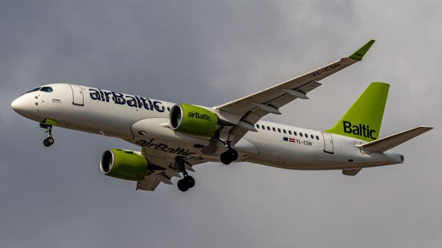 Airbus A220-300 (YL-CSN)
