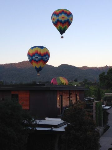 Unknown/Generic Balloon — - Napa Valley ballon rise in Yountville.