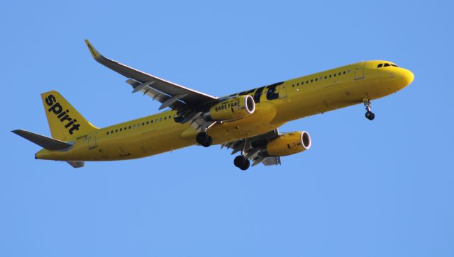 Airbus A321 (N680NK) - On final is this 2017 Spirit Airlines Airbus A321-231 in the WInter of 2020.