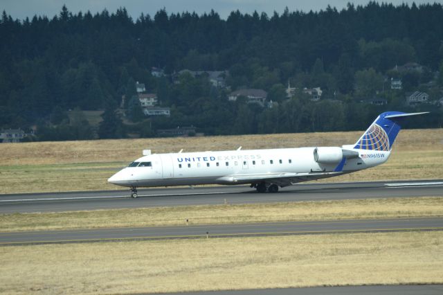 Canadair Regional Jet CRJ-200 (N961SW) - Landing on Runway 28R in PDX