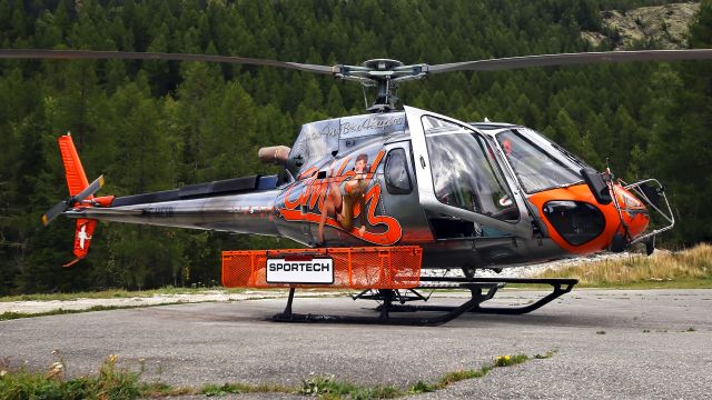 F-HESB — - Au pied du glacier d'Argentière.br /Prêt pour un survol du Massif du Mt Blanc