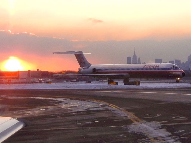 McDonnell Douglas MD-80 — - taxiing to runway 4 AA LGA-DFW at sunset in January