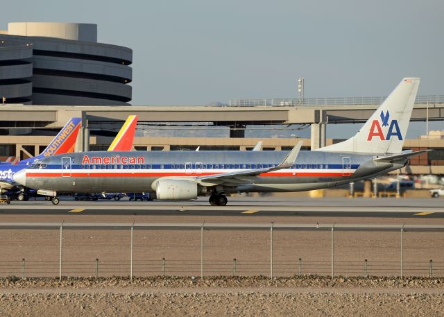 Boeing 737-800 (N921AN)