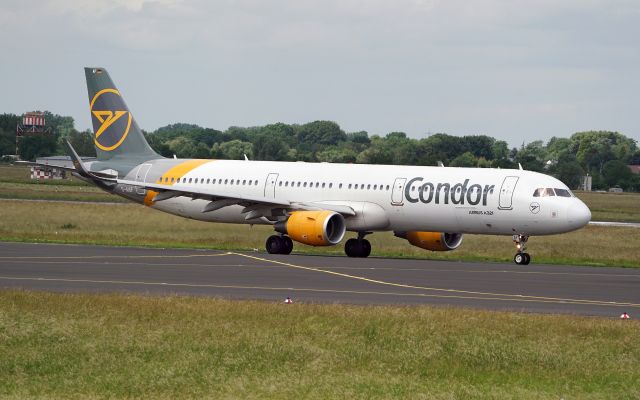 Airbus A321 (D-AIAF) - on taxiway to startposition 23L at EDDL/DUS 07.jun.2022