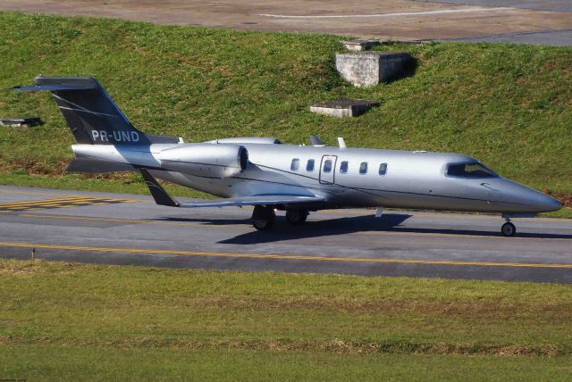 Learjet 40 (PR-UND)