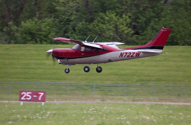 Cessna P210 Pressurized Centurion (N72ZW)