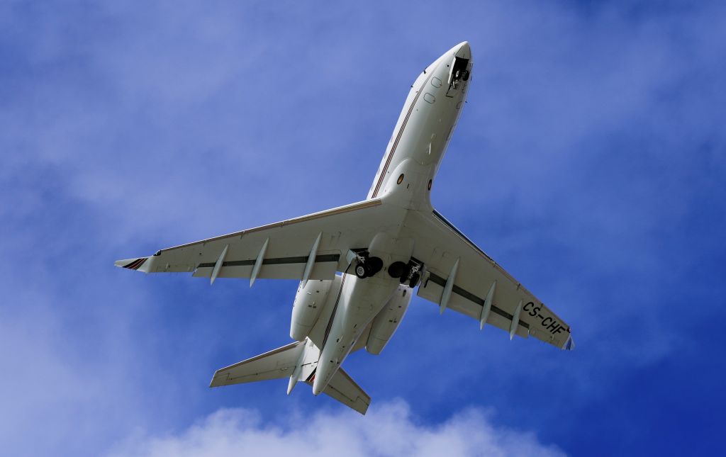 Canadair Challenger 350 (CS-CHF)