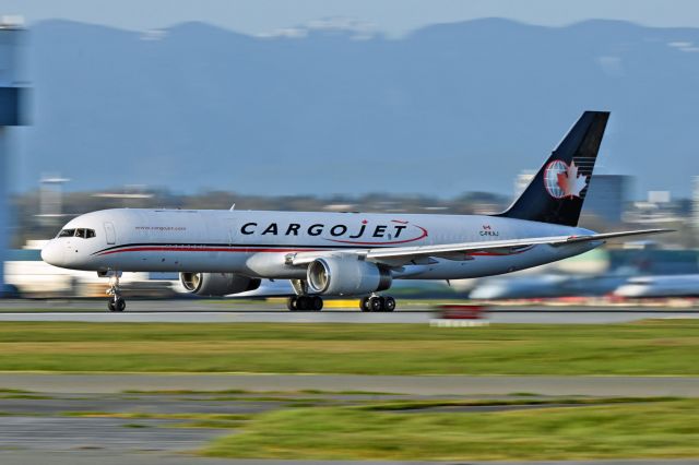 Boeing 757-200 (C-FKAJ)