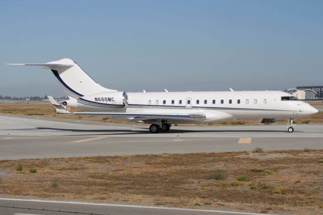 Bombardier Global Express (N688MC)