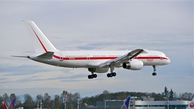 Boeing 757-200 (N757HW) - Honeywells test aircraft on final to Rwy 16R on 11/19/14. (ln 5 / cn 22194).