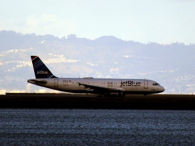 Airbus A320 (N651JB)