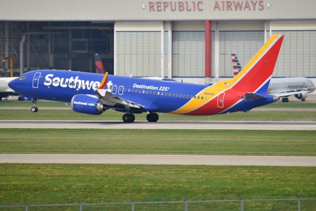Boeing 737 MAX 8 (N8891Q) - 23R 08-09-23. Destination 225 titles.