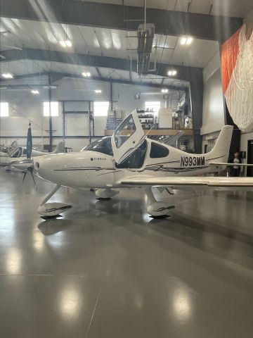 Cirrus SR-22 (N993MM)