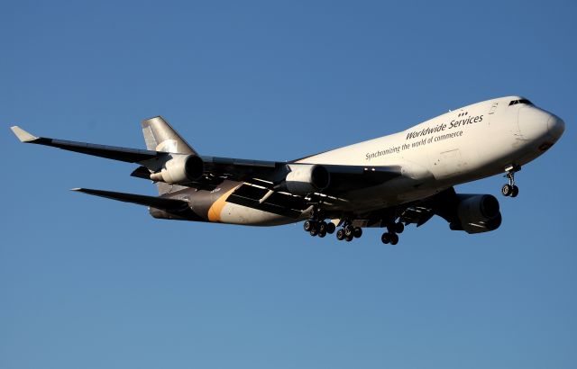 Boeing 747-400 (N570UP) - Short Final to Rwy 16R