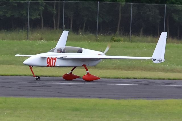 RUTAN Long-EZ (N519BM) - Morning launch for AirVenture Cup Race, 21 July 2024