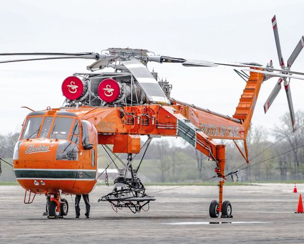 Sikorsky CH-54 Tarhe (N163AC) - Erickson Air-Crane Sitting on the ramp at Willow Run.