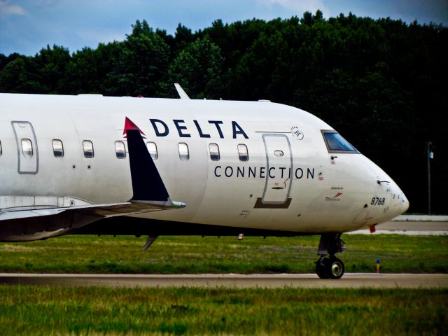 Canadair Regional Jet CRJ-200 (N8836A)