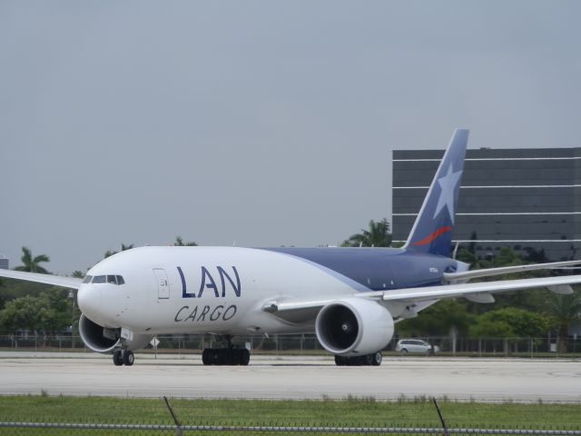 BOEING 777-200LR (N778LA)