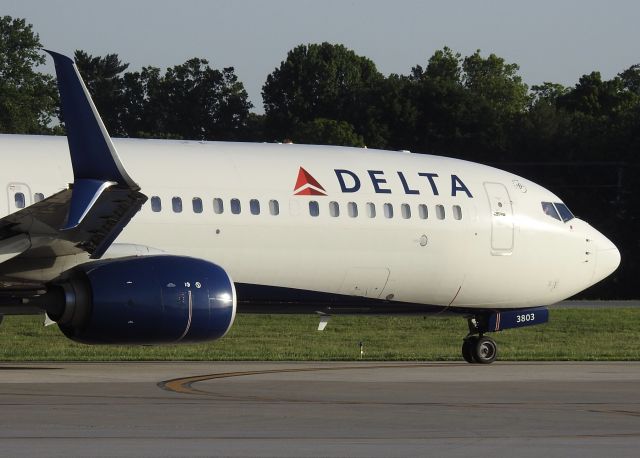 Boeing 737-900 (N803DN)