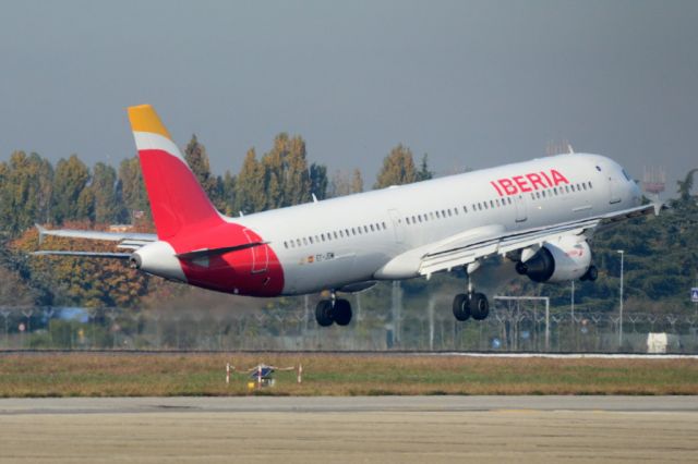 Airbus A321 (EC-JDM)