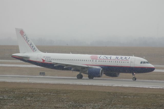 Airbus A320 (GWY361) - this A-320 landing on 36R with some light snow on a very cold sat afternoon    Flight # GWY361  N261AV