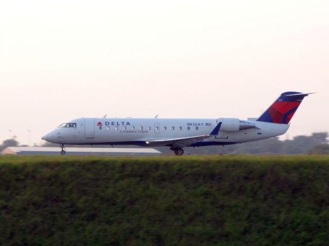 Canadair Regional Jet CRJ-200 (N832AY)