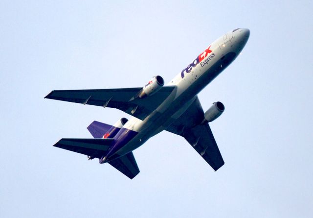 McDonnell Douglas DC-10 (N560FE) - Climbing out of Tampa, on time at around 9000 feet, 8 .05 am. Right on time.