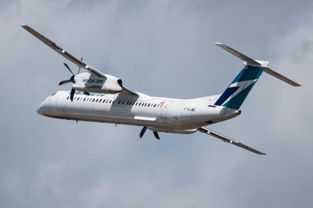 de Havilland Dash 8-400 (C-GJWE)