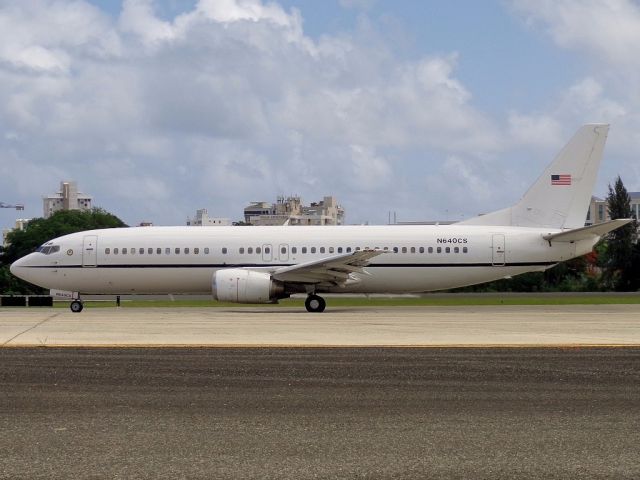 BOEING 737-400 (N640CS)