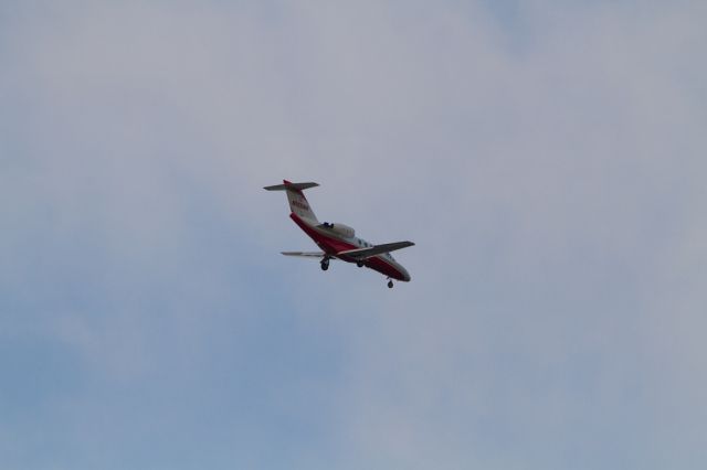 Cessna Citation CJ1 (N525AW) - N525AW inbound to RY 12 at Long Beach, CA