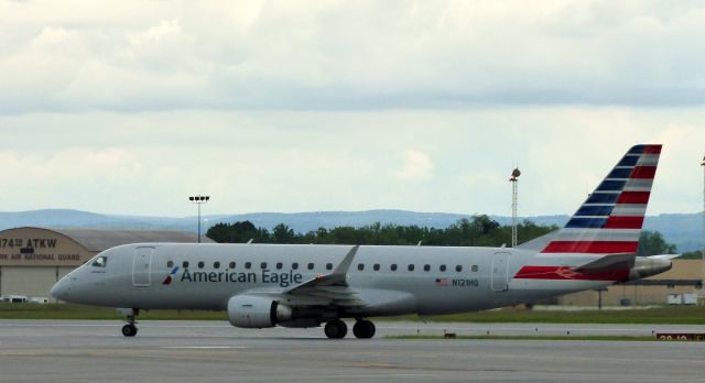 Embraer ERJ 175 (N121HQ) - Shown here taxiing is a American Eagle Embraer ERJ 175 twin-jet in the Spring of 2017. 