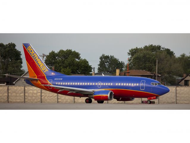 Boeing 737-700 (N523SW)