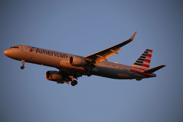 Airbus A321 (N154UW)