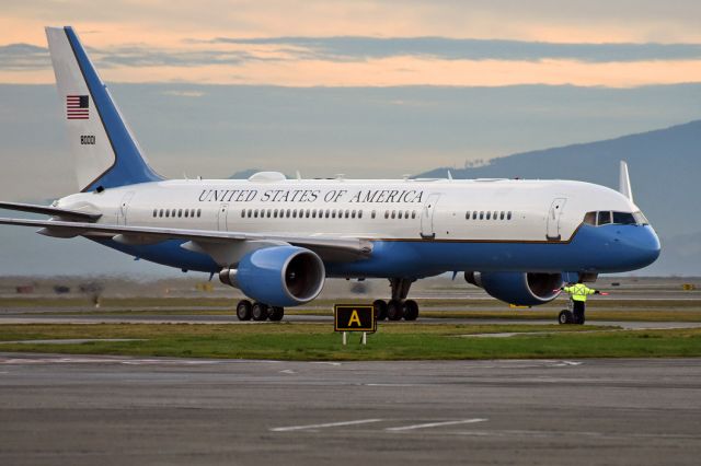 Boeing 757-200 (98-0001)