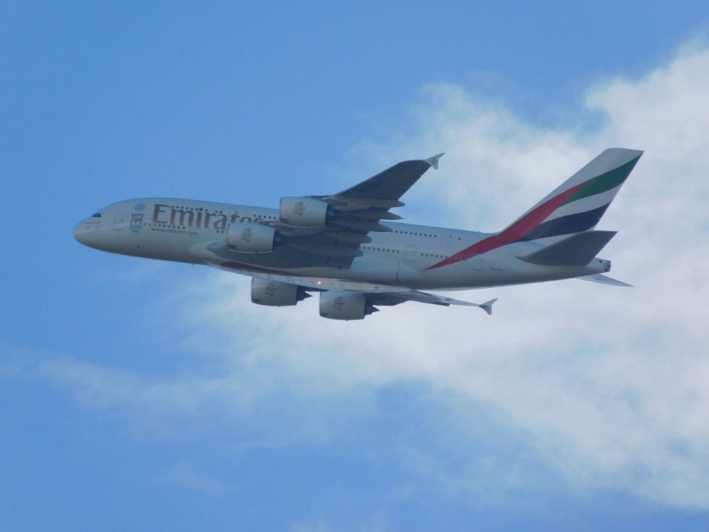 Airbus A380-800 (A6-EOA)