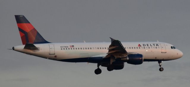 Airbus A320 (N371NW)