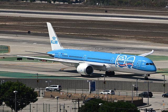BOEING 787-10 Dreamliner (PH-BKA)