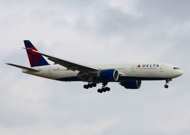 Boeing 777-200 (N701DN) - Landing at Shreveport Regional. 