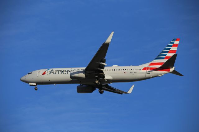 Boeing 737-800 (N902NN)