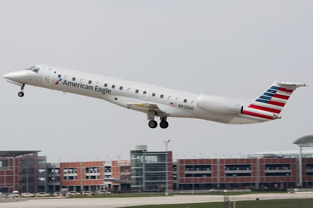 Embraer ERJ-145 (N928AE)