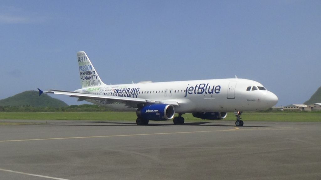 Airbus A320 (N598JB)
