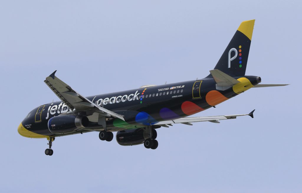 Airbus A320 (N706JB)