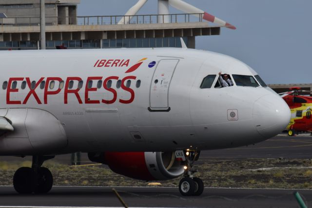 Airbus A320 (EC-LKG) - Co-pilot "HELLO"