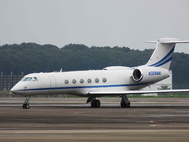 Gulfstream Aerospace Gulfstream V (N328MM) - I take a picture on Aug 10, 2017.