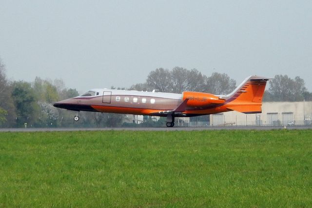 Learjet 60 (9H-LJE)