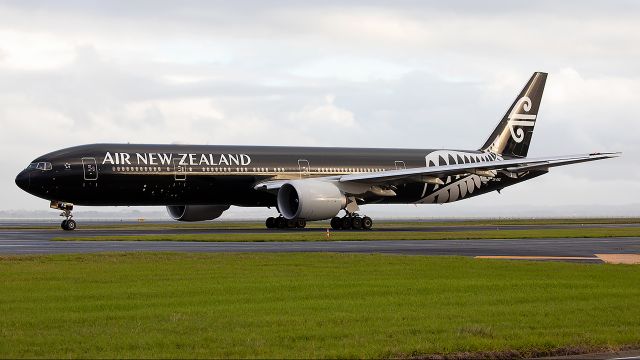 BOEING 777-300ER (ZK-OKQ)