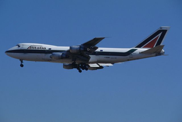 Boeing 747-200 (I-DEMV) - Final Approach to Narita Intl Airport Rwy34L on 1996/03/02