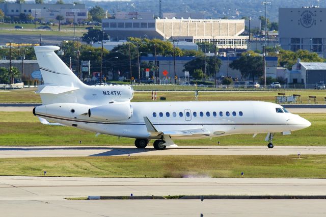 Dassault Falcon 7X (N24TH) - Brand new 7X #203 taxiing