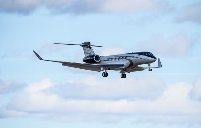 Gulfstream Aerospace Gulfstream G650 (M-IIII) - G650ER arrival into KBZN